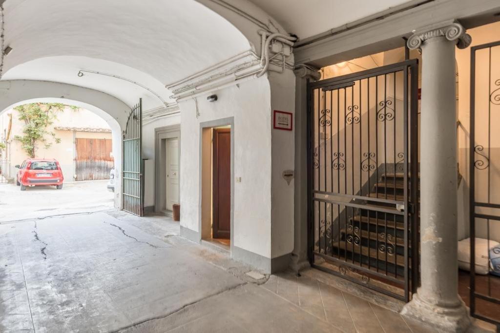 フィレンツェLa Casa Di Ugo-A Due Passi Dal Duomoアパートメント エクステリア 写真