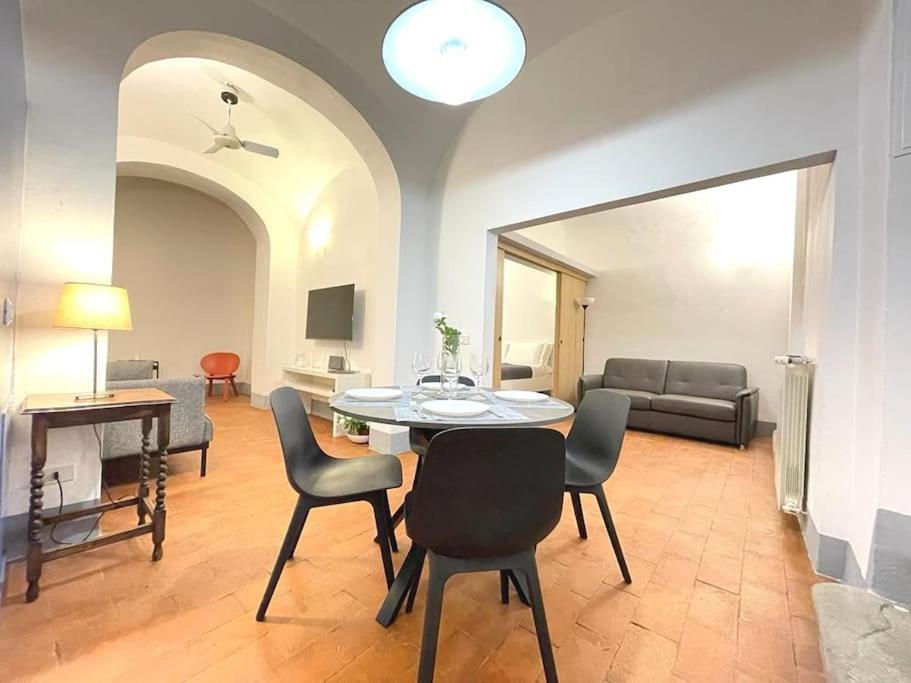 フィレンツェLa Casa Di Ugo-A Due Passi Dal Duomoアパートメント エクステリア 写真